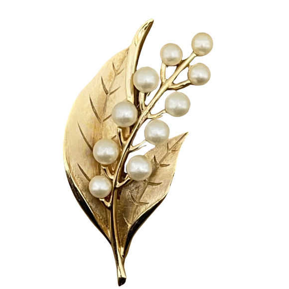 Vintage Crown Trifari Faux Pearl Brooch Pin 1960 Designer Gold Tone Leaf Signed - Picture 2 of 6